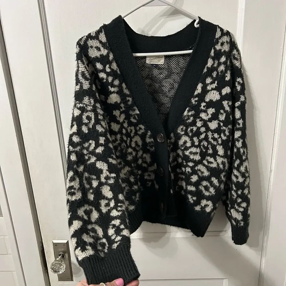 Universal Thread leopard Cardigan - Picture 3 of 5